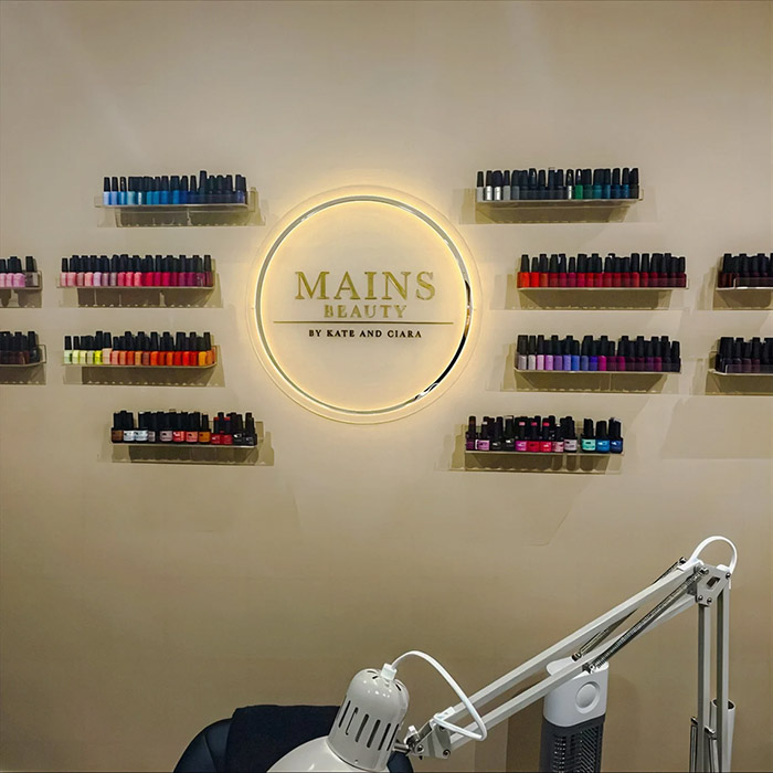 نقش تابلوهای سالن زیبایی و تأثیرات روانشناختی آن بر مشتریان 5 نقش تابلوهای سالن زیبایی و تأثیرات روانشناختی آن بر مشتریان