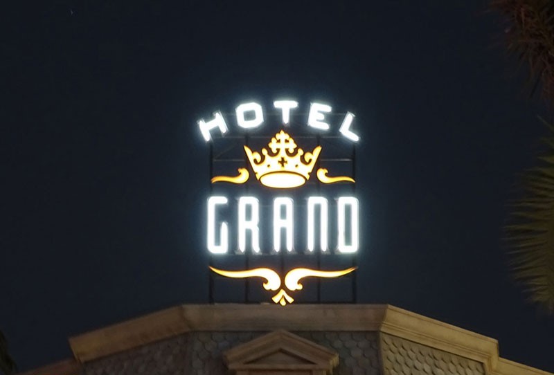 انواع مدل‌های تابلو پشت بام کدامند؟