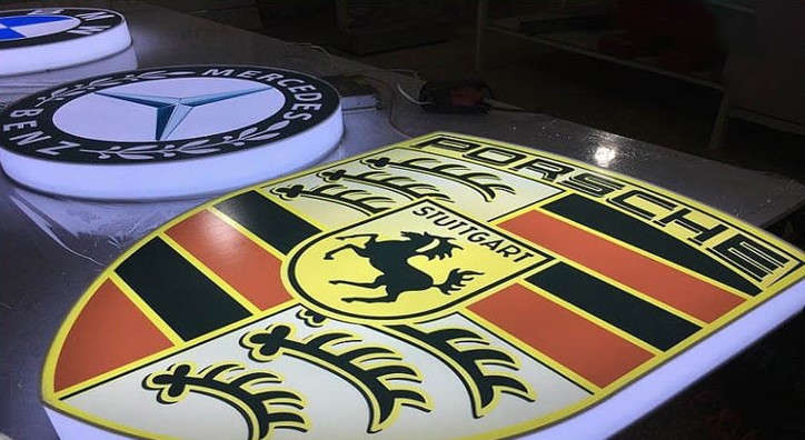 تابلو نمایشگاه اتومبیل 2 تابلو نمایشگاه اتومبیل