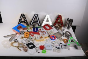 تابلو پلکسی چیست و چه کاربردی دارد؟ 3 تابلو پلکسی چیست و چه کاربردی دارد؟